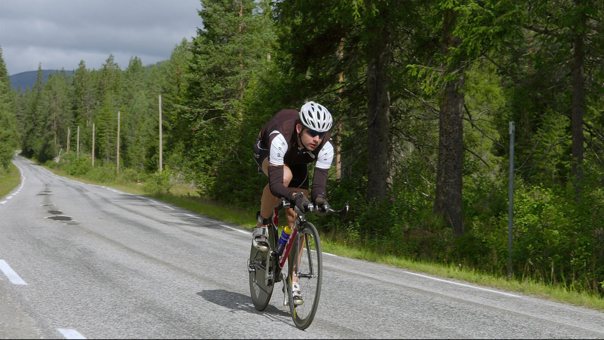 “水上芭蕾与游泳较量:2025世界游泳锦标赛掀起观赛热潮”