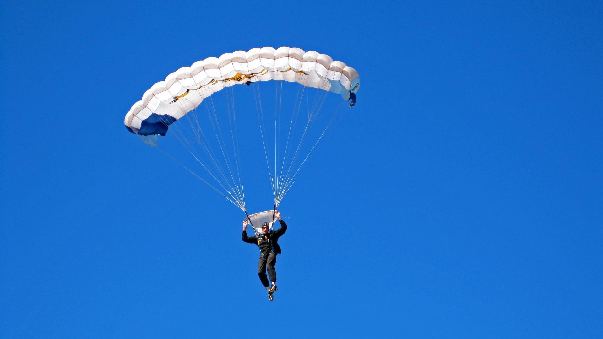 恩多耶-布鲁阿尔稳扎稳打掌控比赛节奏,多恩布什 圣才